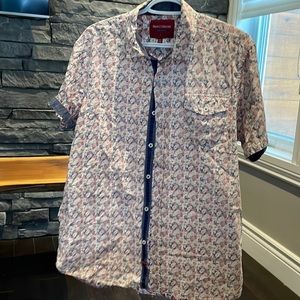 Short sleeve shirt with flower